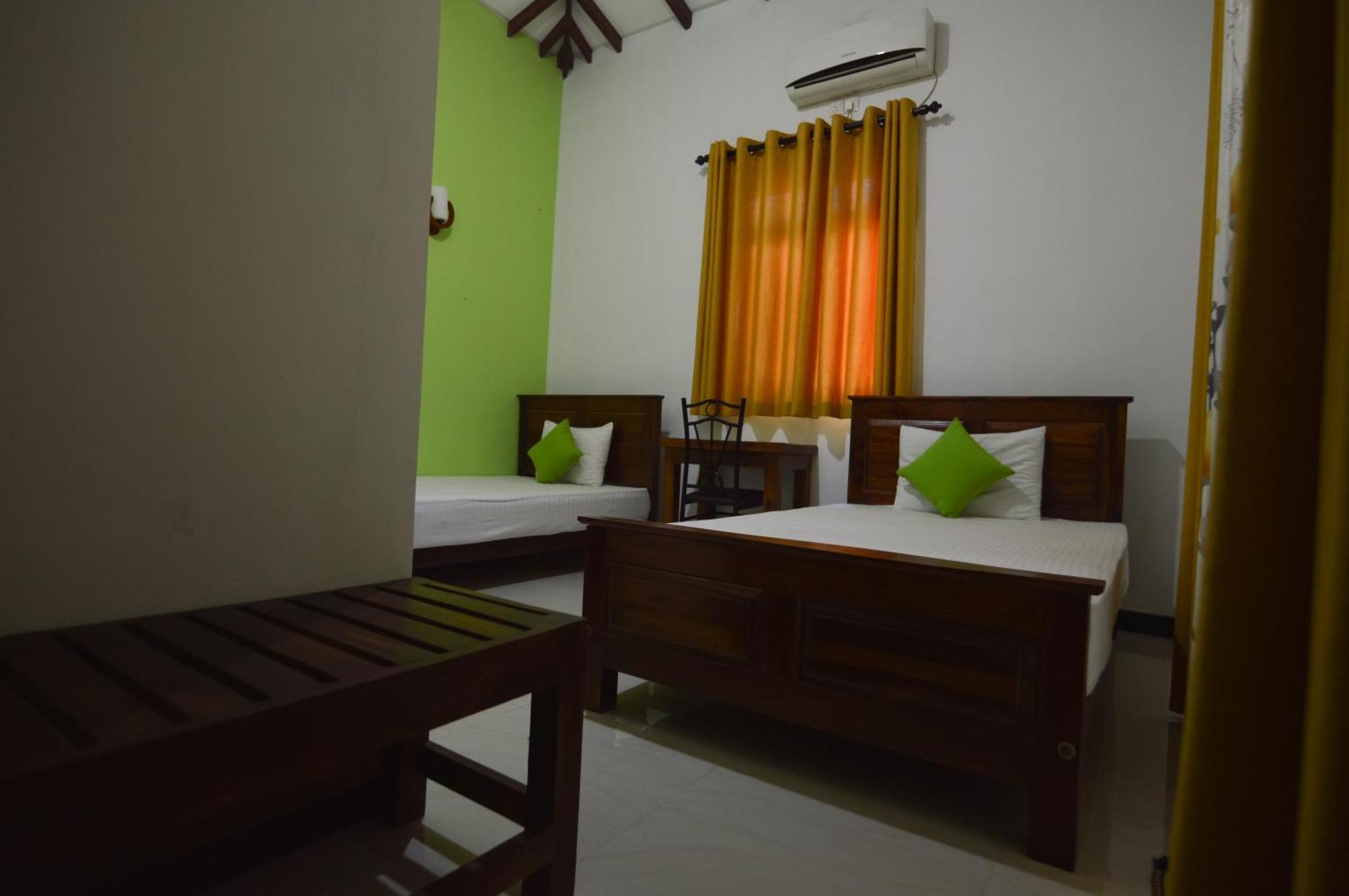 Binara Home Stay Полоннарува Экстерьер фото